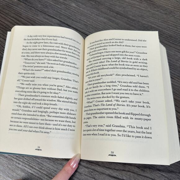 The Land Of Stories The Wishing Spell By Chris Colfer Softcover Book Illustrated - Picture 4 of 5